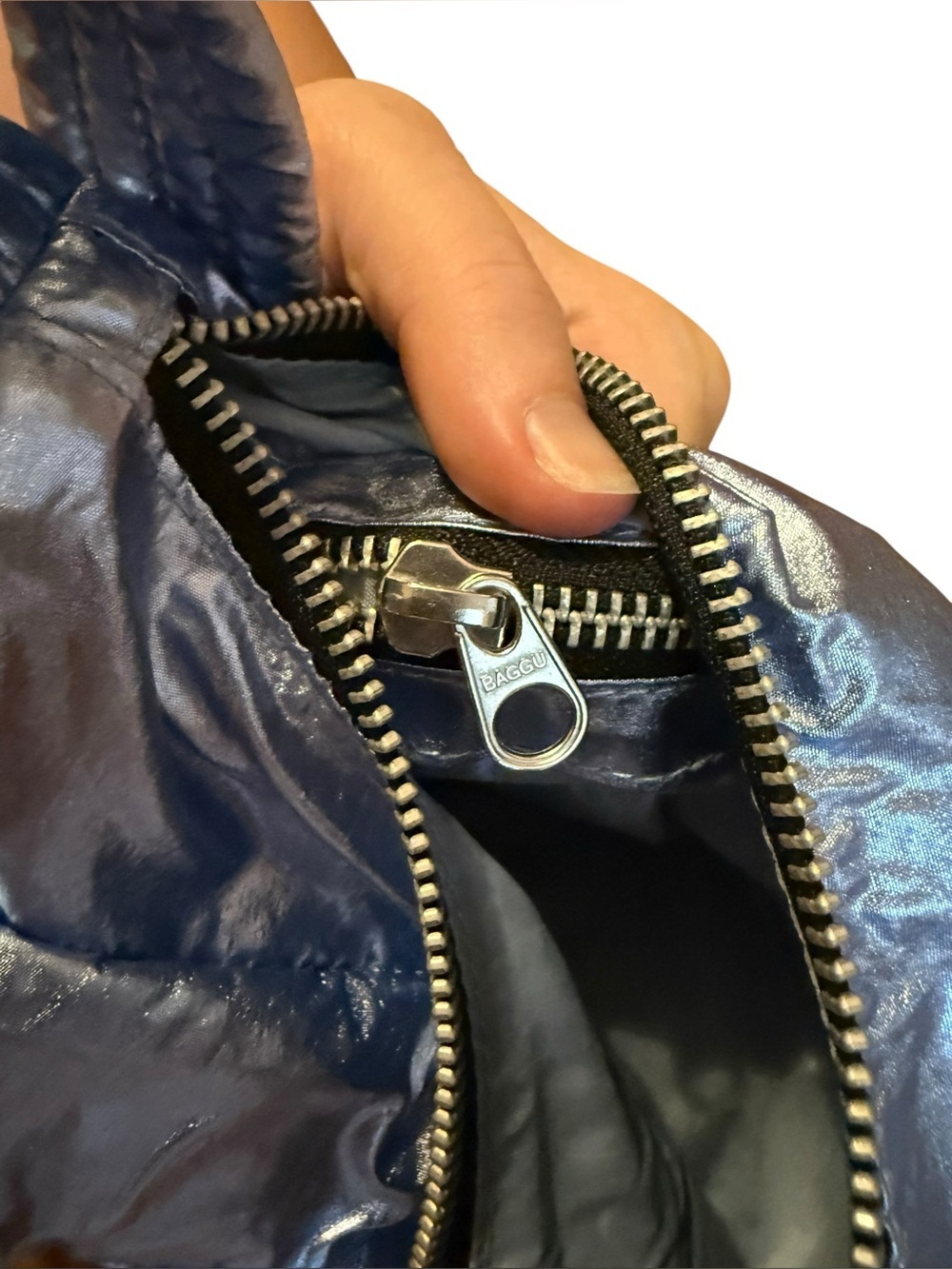 BAGGU Metallic Blue Cargo Shoulder Bag Electric Blue Y2K Baguette UO Exclusive - Picture 6 of 6